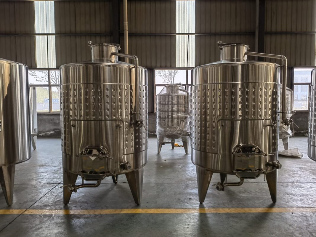 Stainless steel wine tank